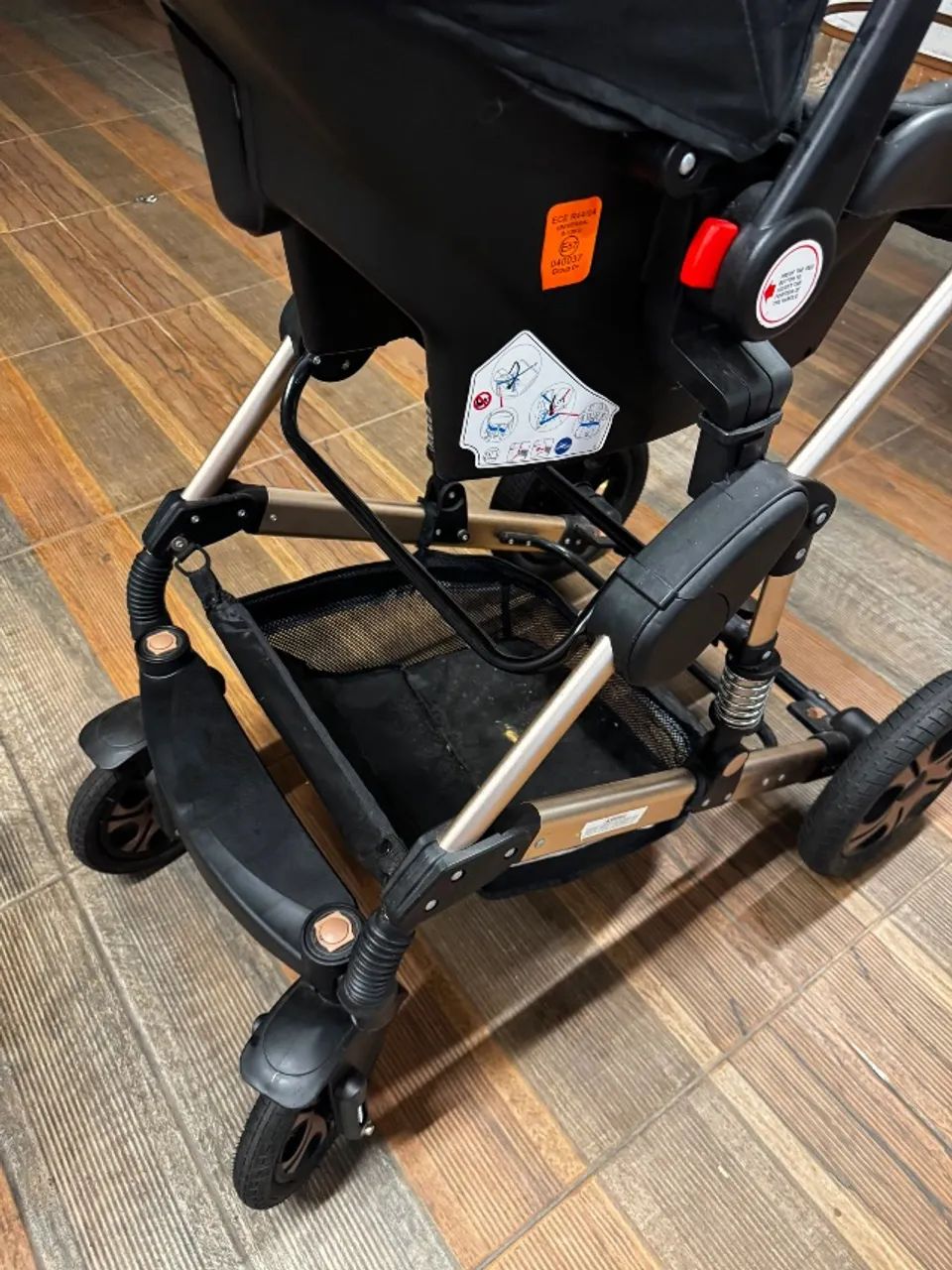 Carrinho de bebê, com bebê conforto e Moisés  - Foto 4