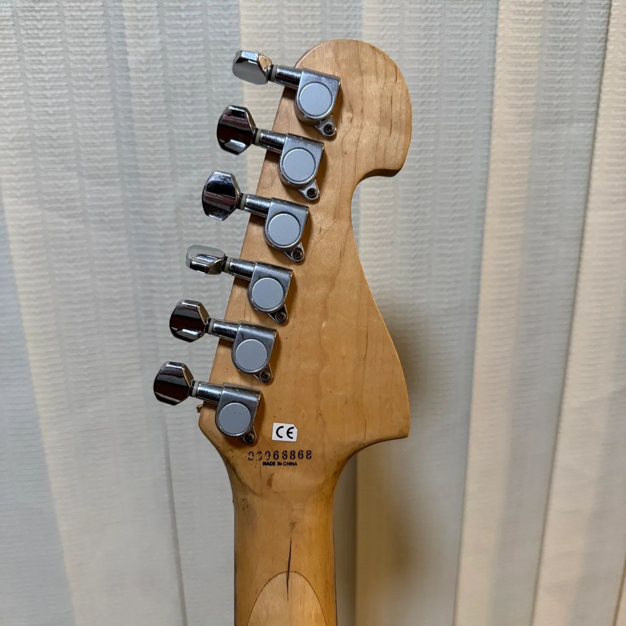 Guitarra Washburn N1 transformado para N2 com a instalação da Floyd Rose!! - Foto 3