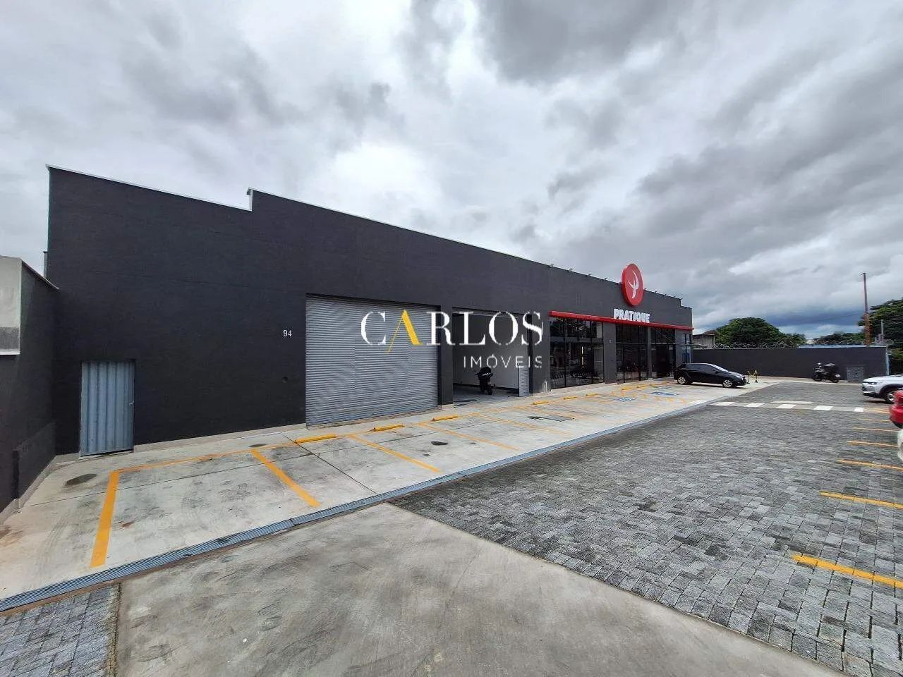 Loja com amplo estacinamento na Avenida Portugal