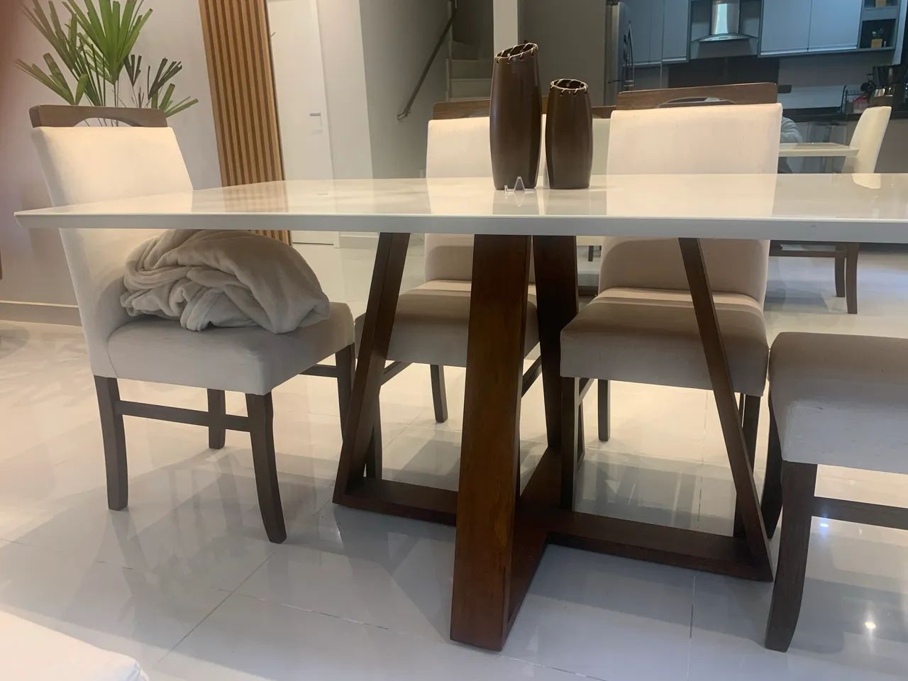 Vendo mesa com 6 cadeiras  - Foto 3