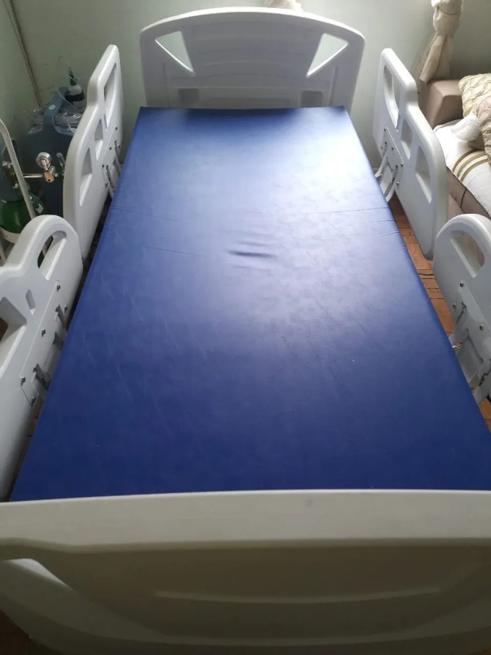 Cama hospitalar motorizada - 4 grades em PVC / Colchão hospitalar D33