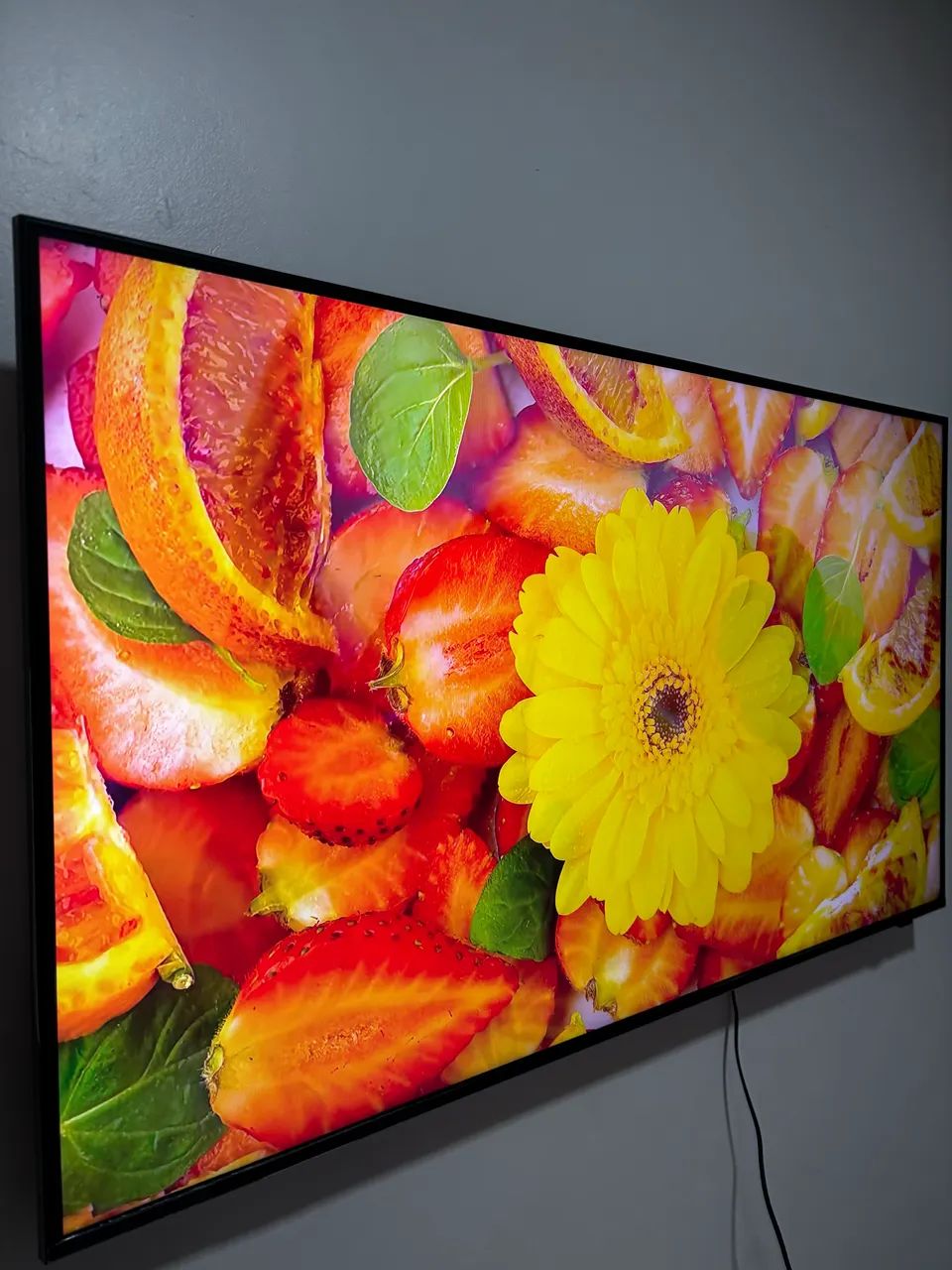 Smart tv Samsung 55 polegadas 4k, controle solar, comando de voz, borda infinita. - Foto 3