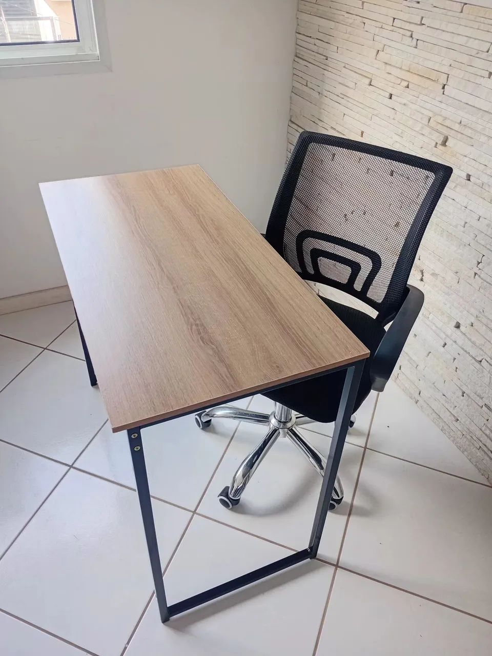 Mesa e cadeira de escritório 