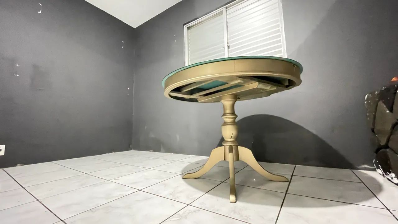 Mesa com tampo de espelho