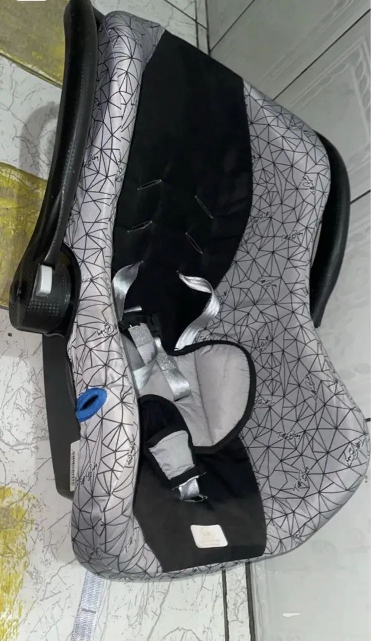 Bebê conforto 