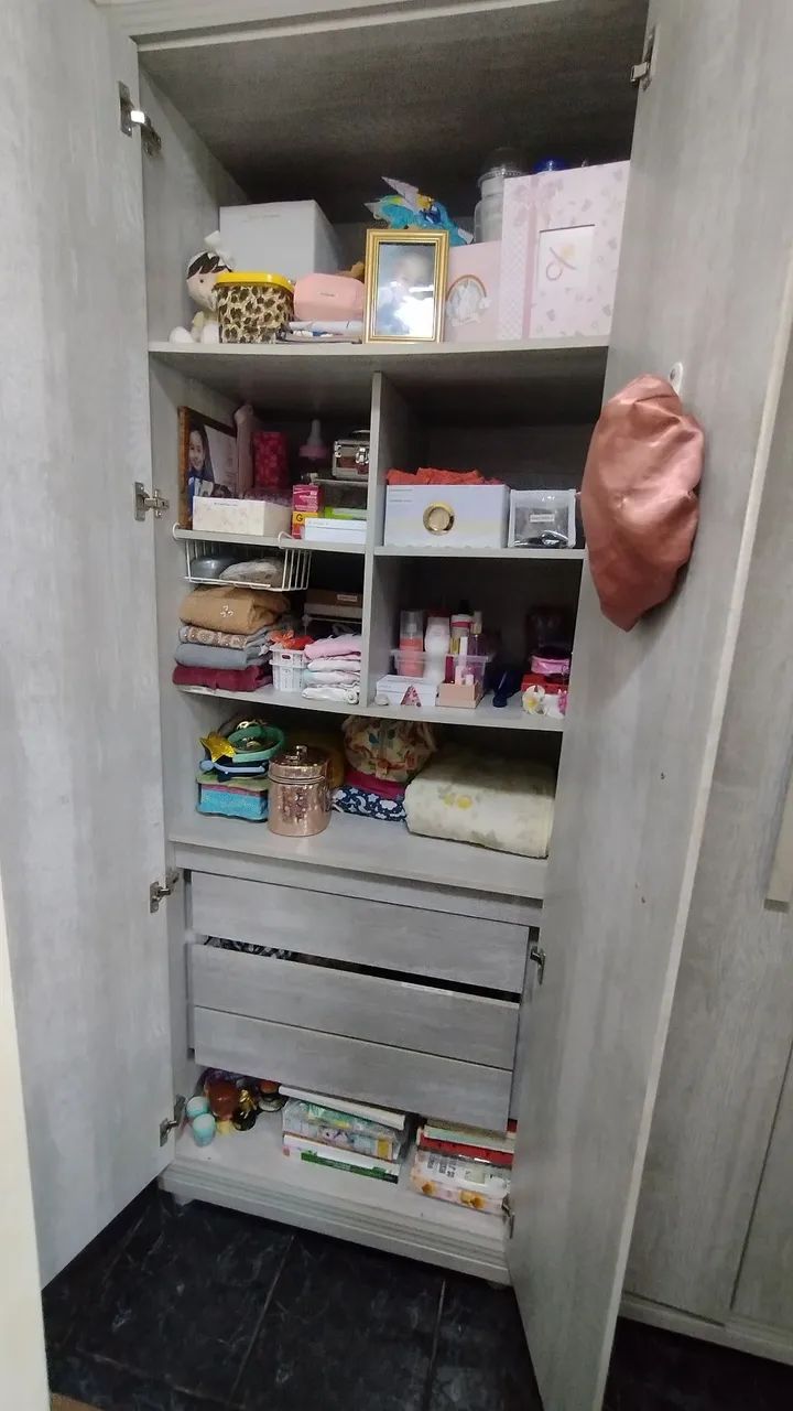 Guarda roupa 4 portas espaçoso  - Foto 2