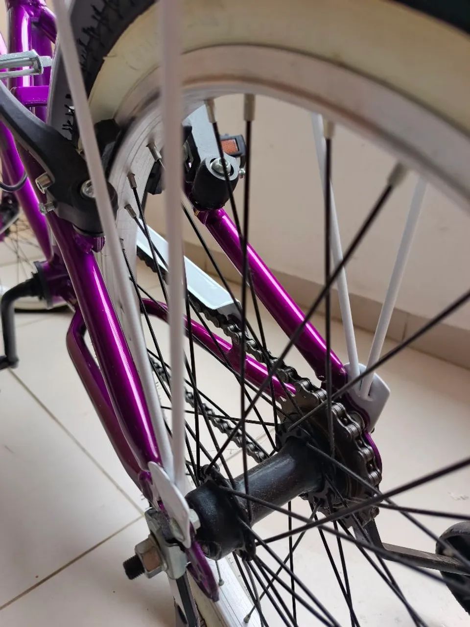 Bicicleta infantil menina DKR aro 20 - Foto 3