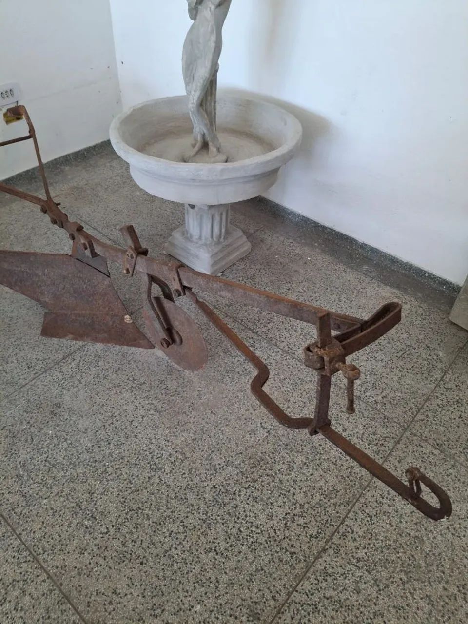 Arado grande antigo de ferro 