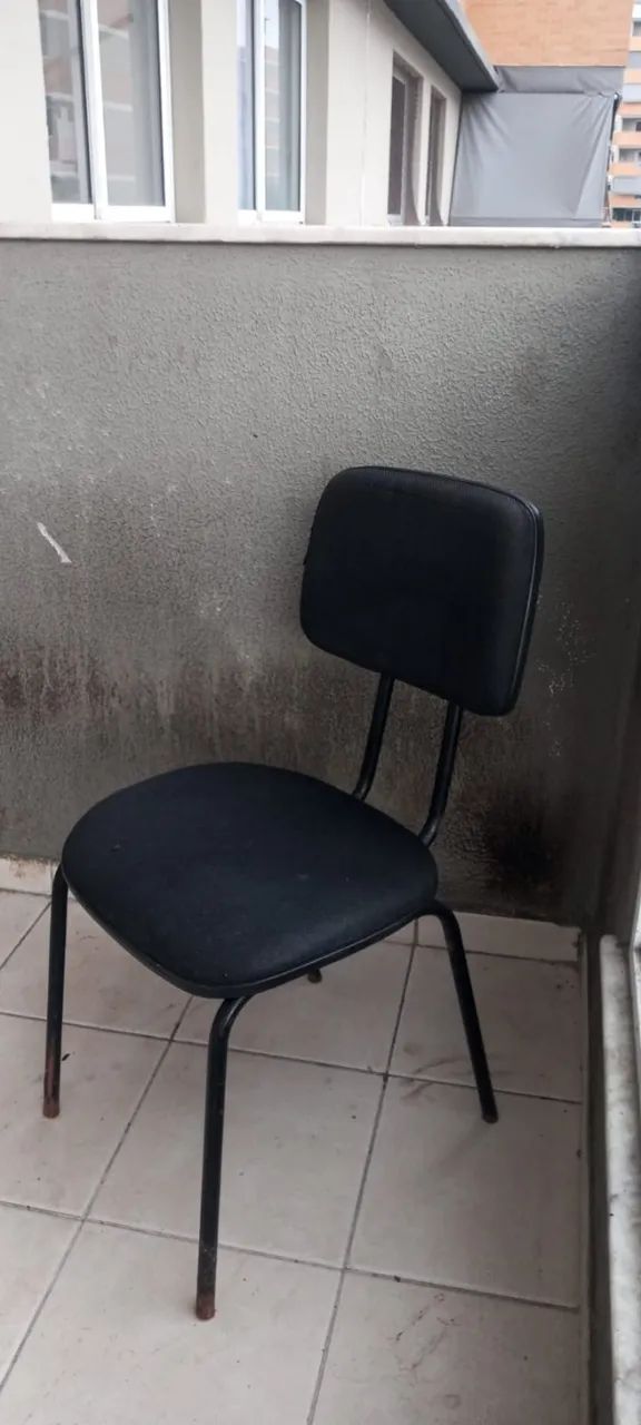 CADEIRA DE ESCRITORIO PRETA  - Foto 2