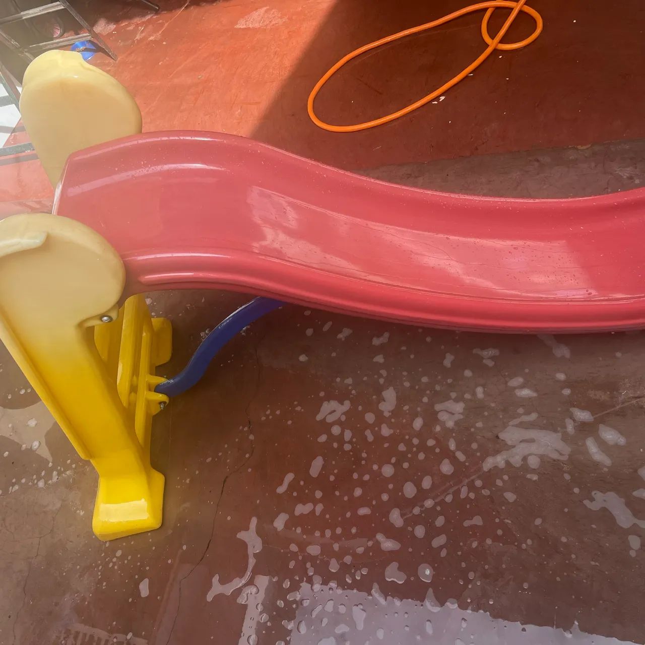 Escorregador infantil 