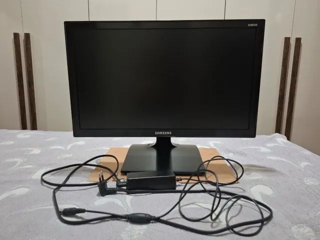 Monitor Samsung 18.5 Polegadas LED com entrada HDMI (modelo S19E310) - EM BANGU, RJ
