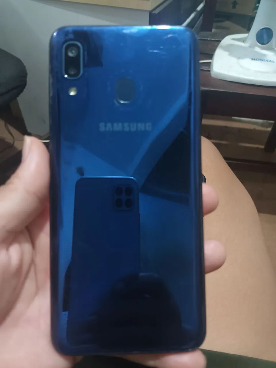 Vendo no precinho galaxy A20 azul  - Foto 2
