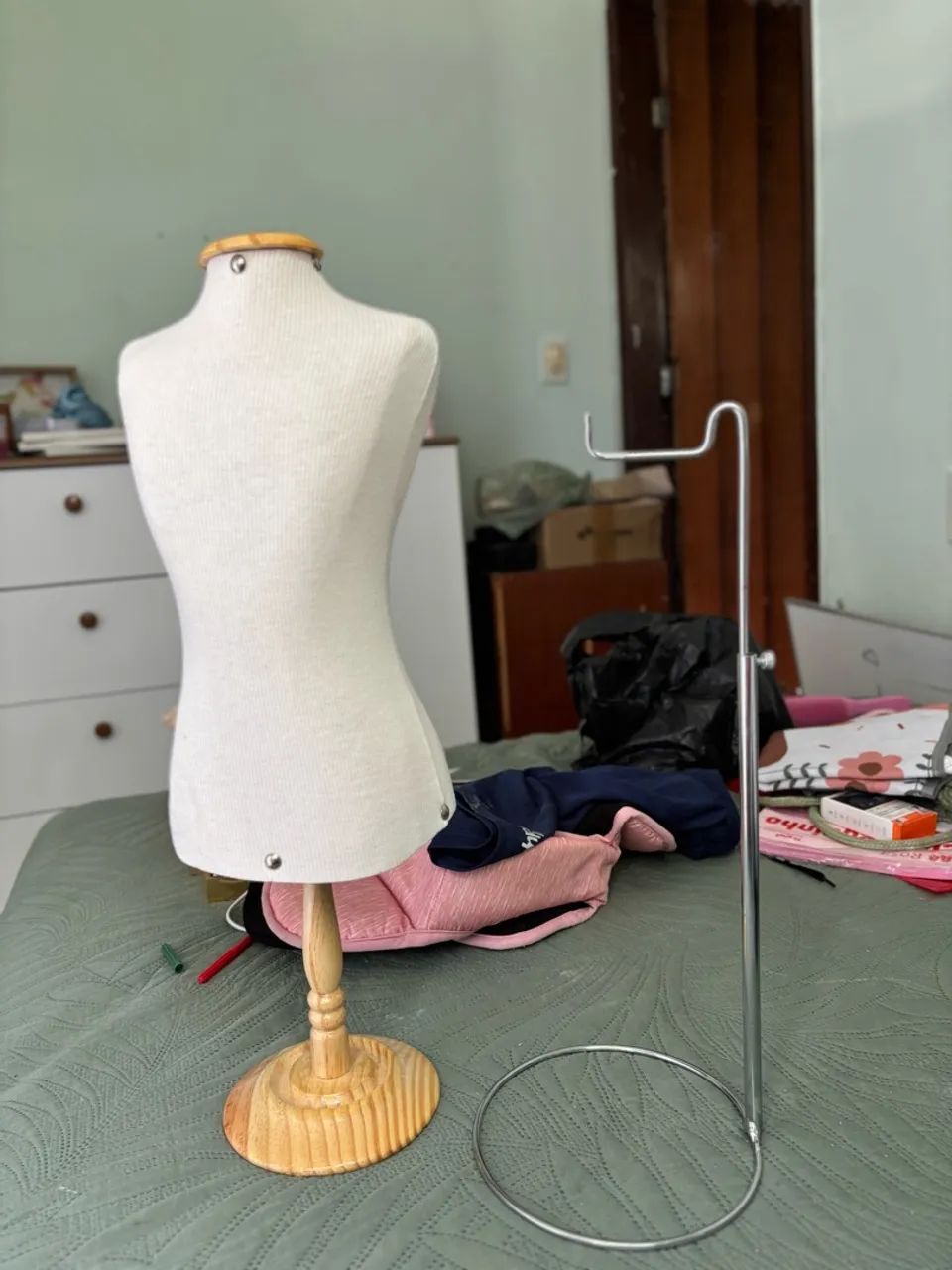 Mini manequim e expositor de roupas - Foto 2