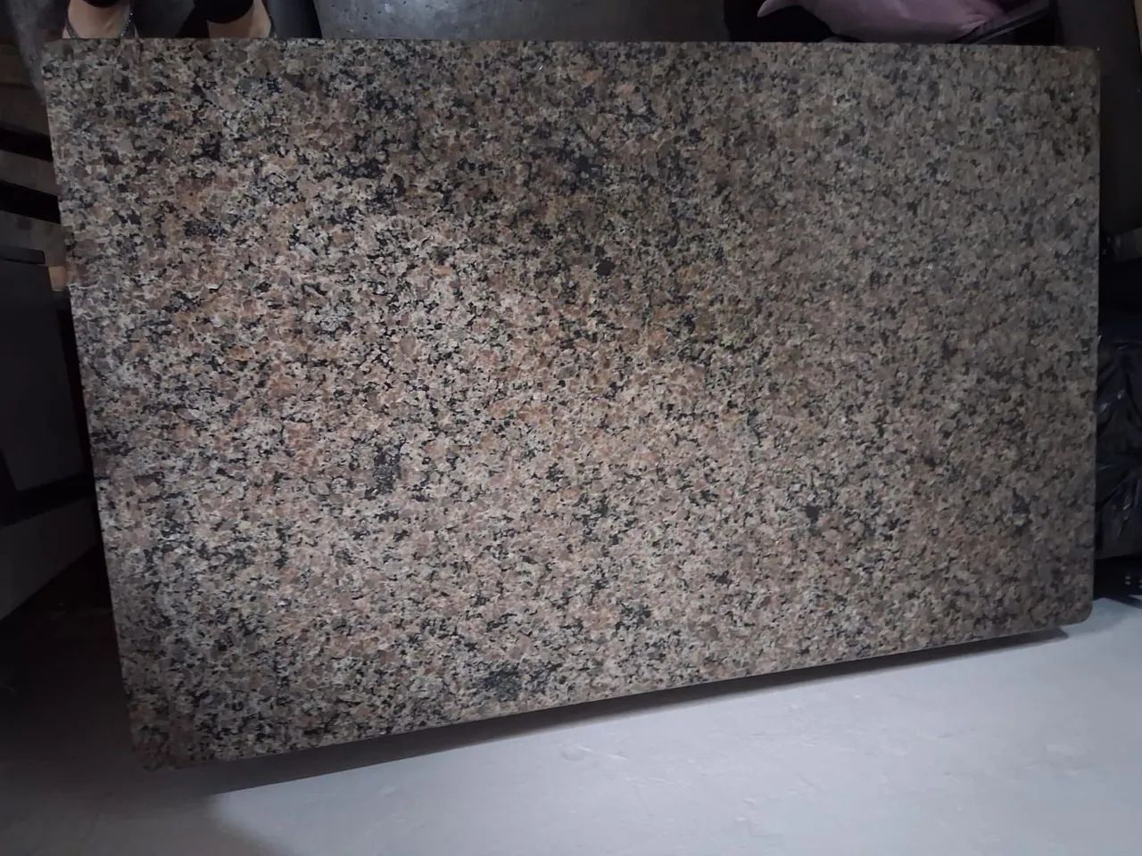 Mesa com tampo de mármore mais 4 cadeiras - Foto 4