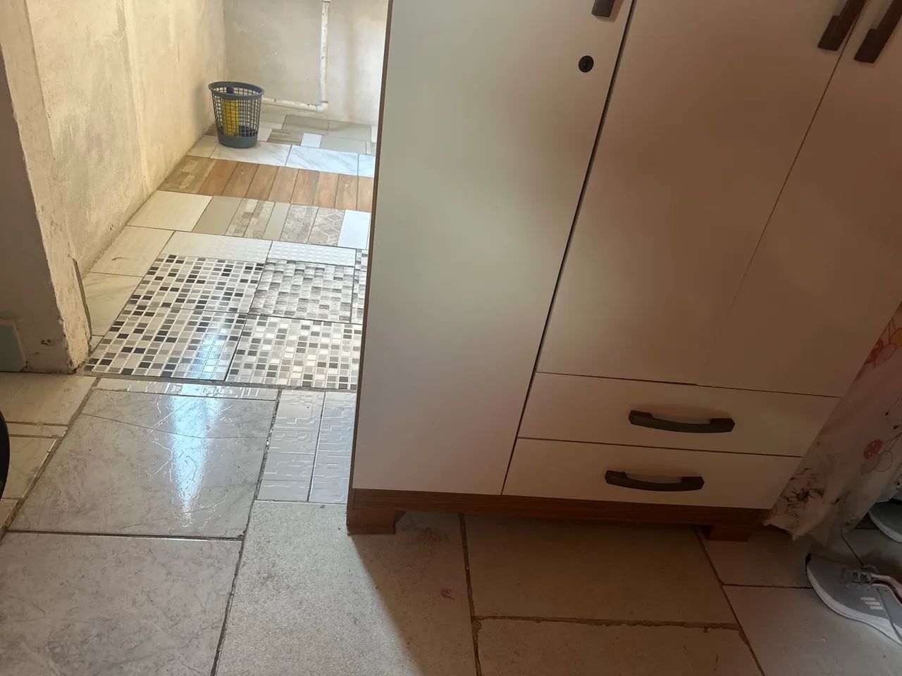 Vende-se Guarda-roupa de solteiro - Foto 4