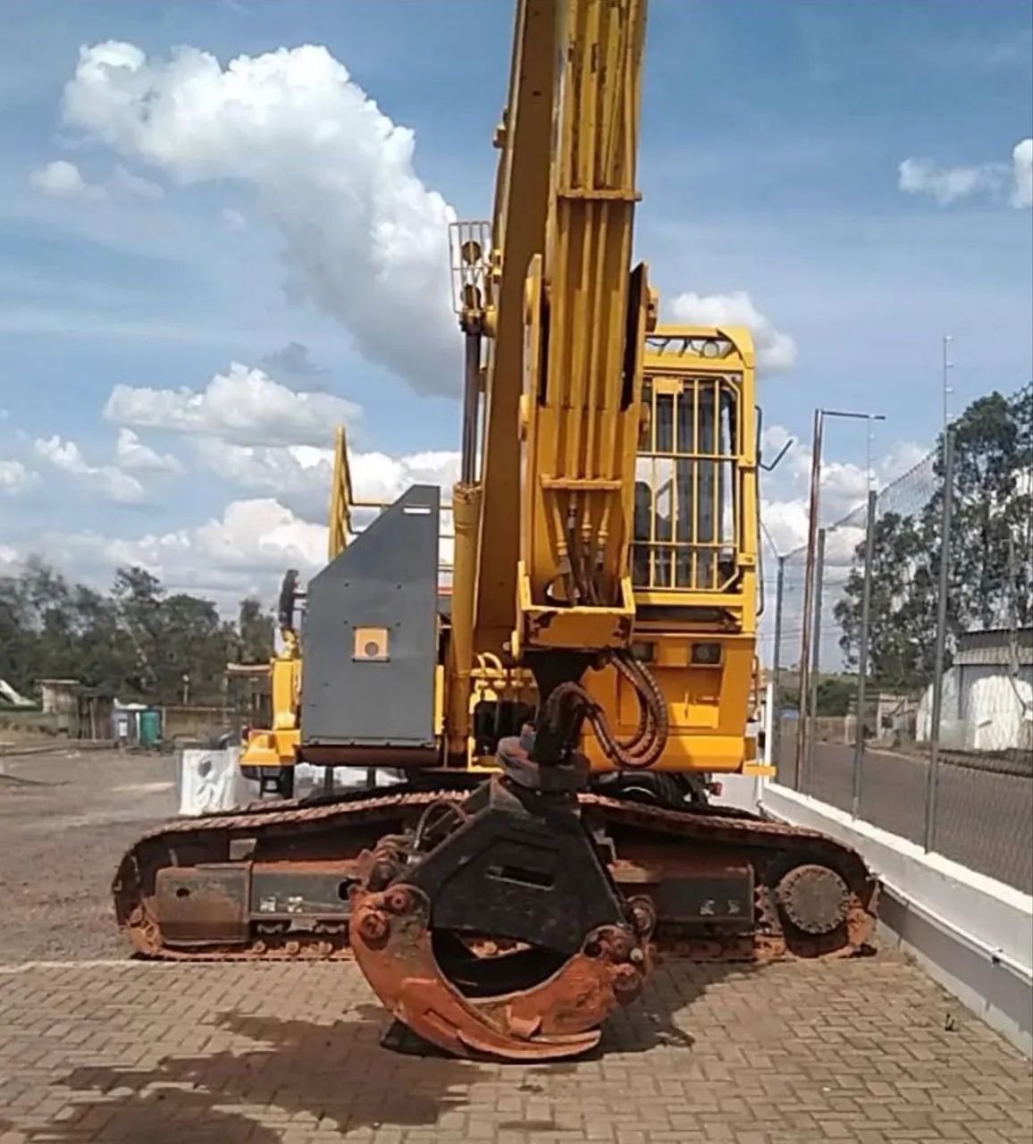 Escavadeira Komatsu PC200 LC ano 2017 com Garra Florestal, em SP - Foto 3
