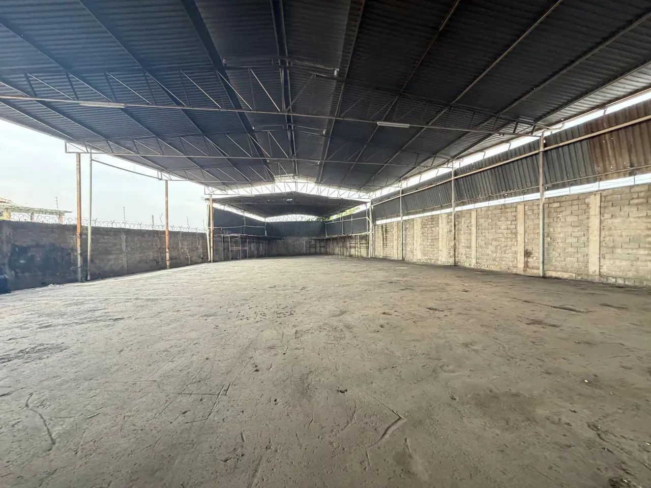 Galpão com 2876m² coberto