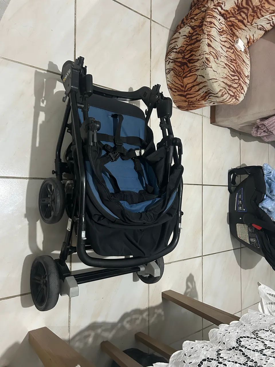 Carrinho de passeio semi novo - Foto 4