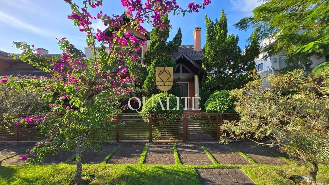 Casa 3 quartos com 1 suíte master em Jurerê Internacional - R$3.900.000,00