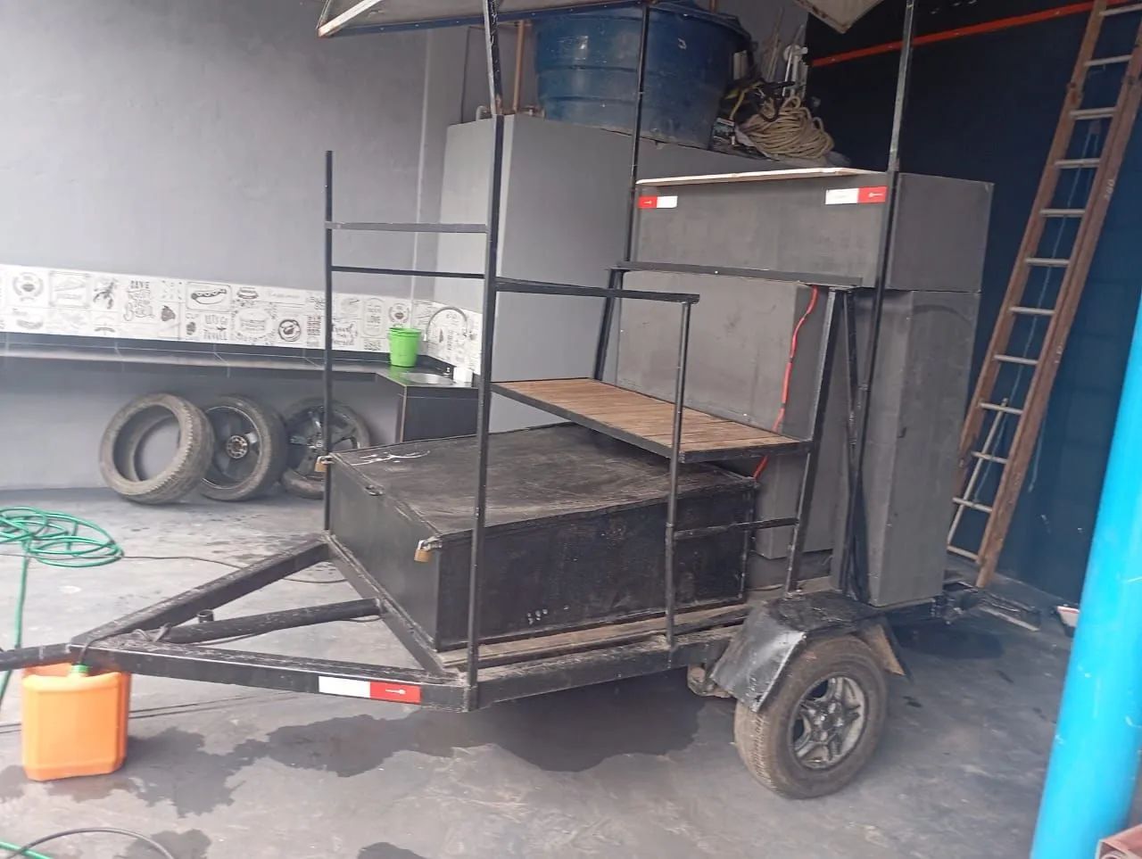 Vende-se essa carretinha de som, funcionando perfeitamente.  - Foto 3