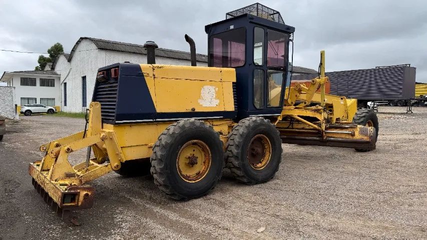 Motoniveladora Komatsu GD 623a - 1997 - Otimo Estado - 100% operacional - Foto 3