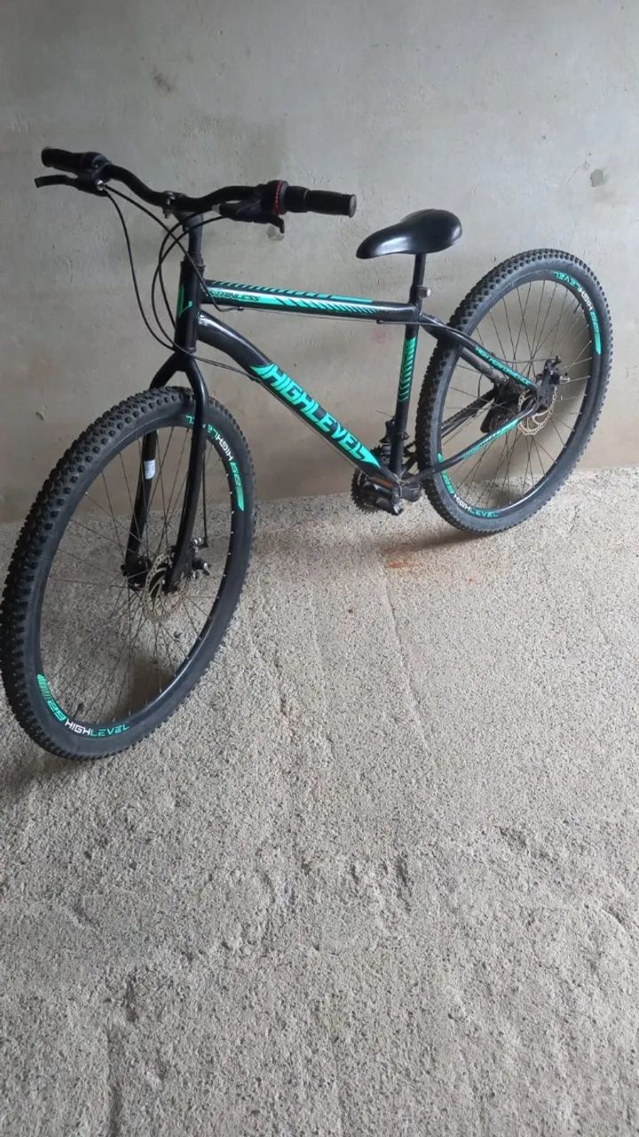 Esta é uma bicicleta da marca Highlevel, modelo aro 29 com quadro em aço carbono e freios  - Foto 2