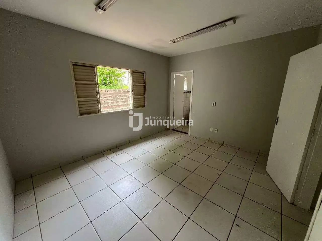 Sala Comercial para aluguel, 1 vaga, Centro - Rio das Pedras/SP