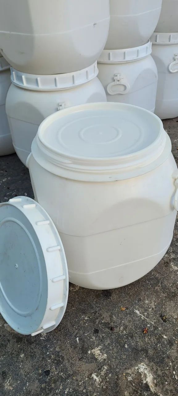 Bombona / galões de plástico 50 litros usados com cloro  - Foto 3