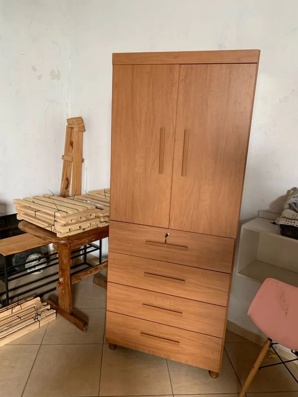GUARDA ROUPA SEMI NOVO COM NOTA!