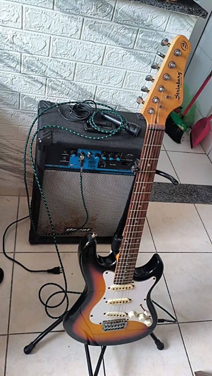 Guitarra e Caixa Amplificada 