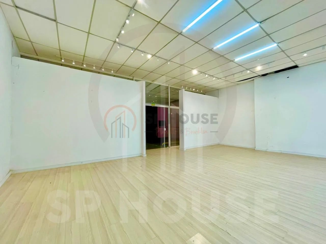 Loja comercial de 345m², 3 vagas, 2 banheiros, Mirandópolis. - Foto 2