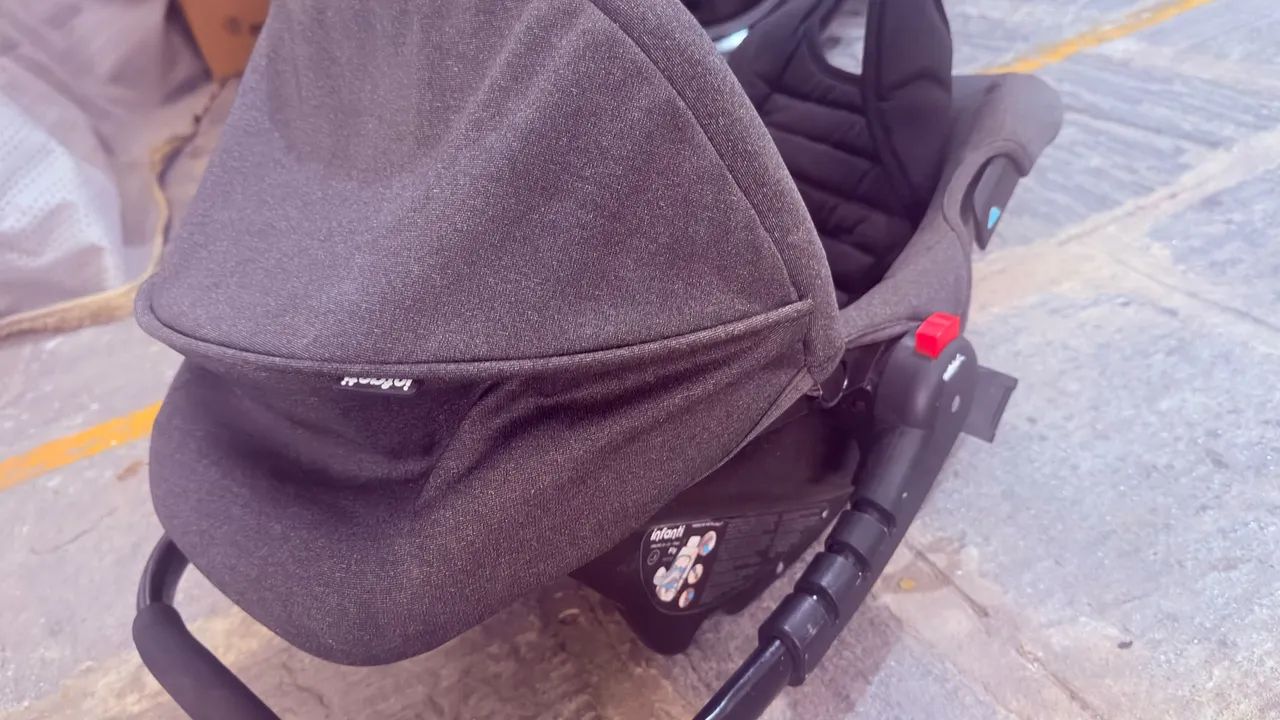 CARRINHO COM BB CONFORTO INFANTI SEMI NOVO  - Foto 4
