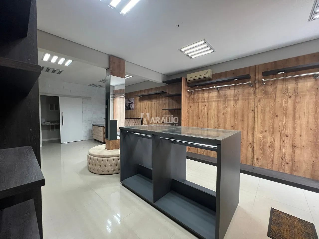 Sala comercial mobiliada à venda no Centro de Itajaí
