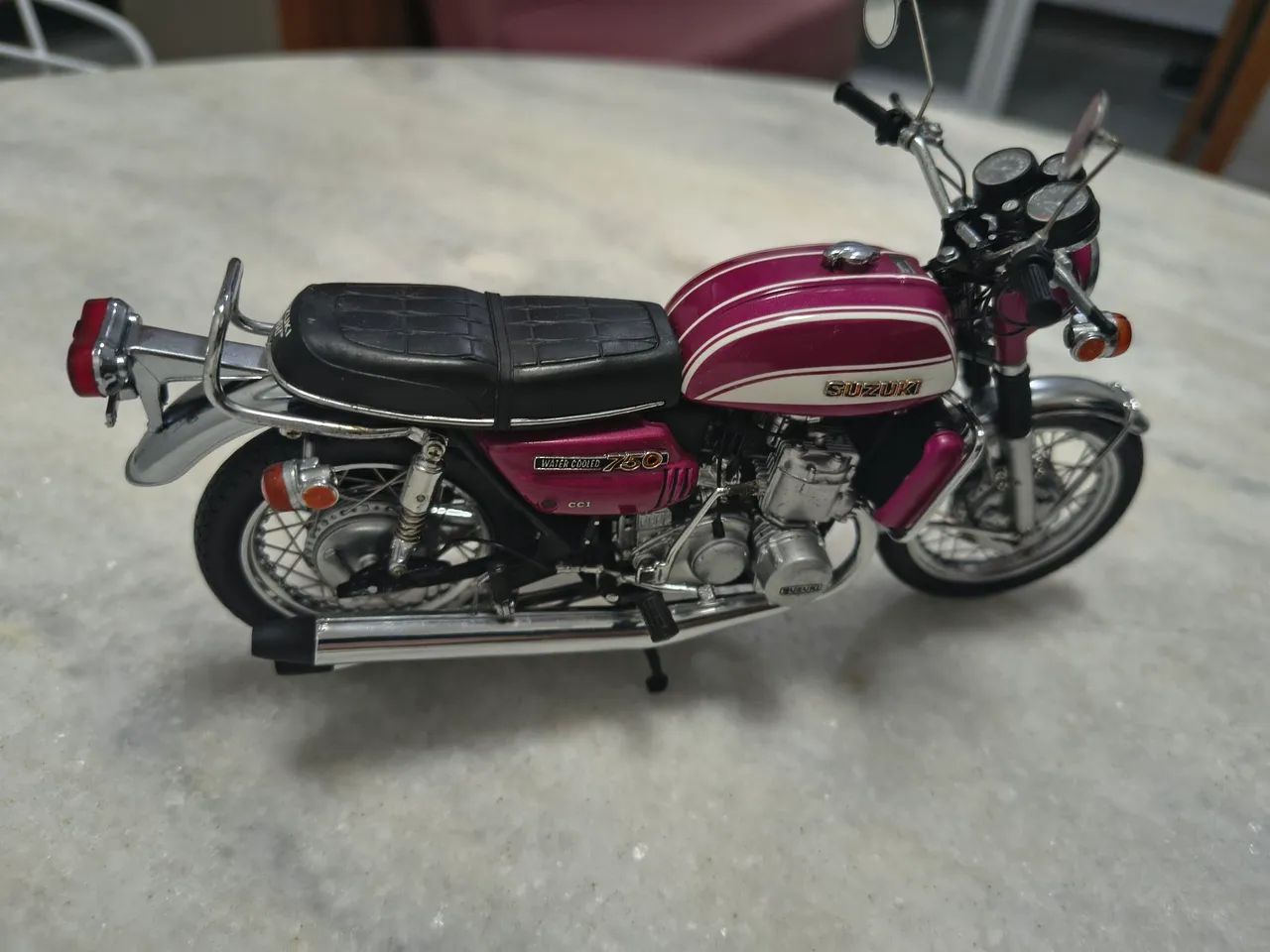 Suzuki GT 750  Escala 1:12'Minichamps - Foto 2