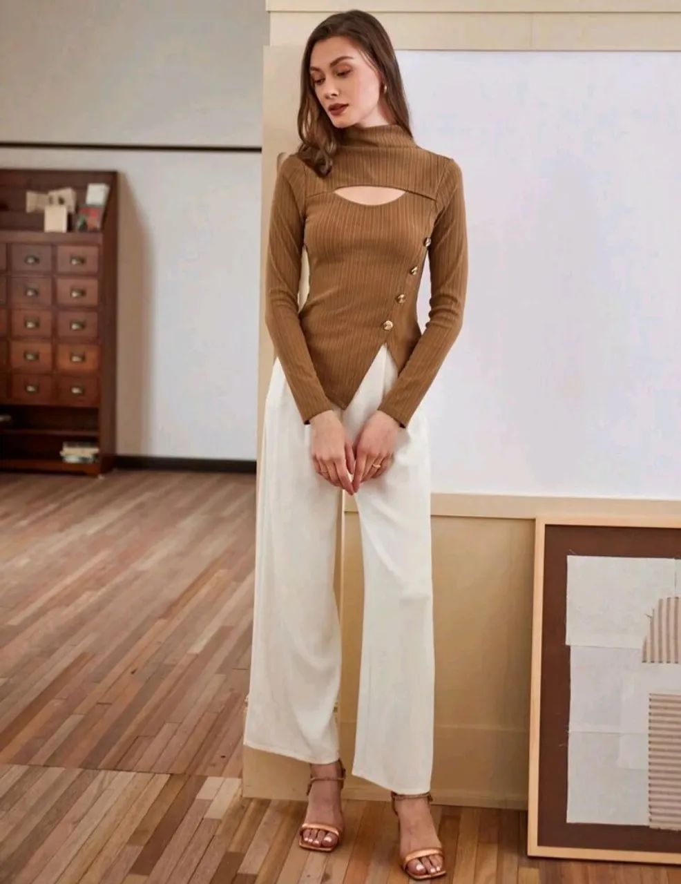 Blusa sexy com decote e Gola alta  - Foto 2