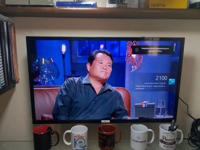 TV SMART SAMSUNG DE 32 POLEGADAS. COM CANAIS SAMSUNG PLUS. VAI COM SUPORTE FACIL INSTALAÇÃ