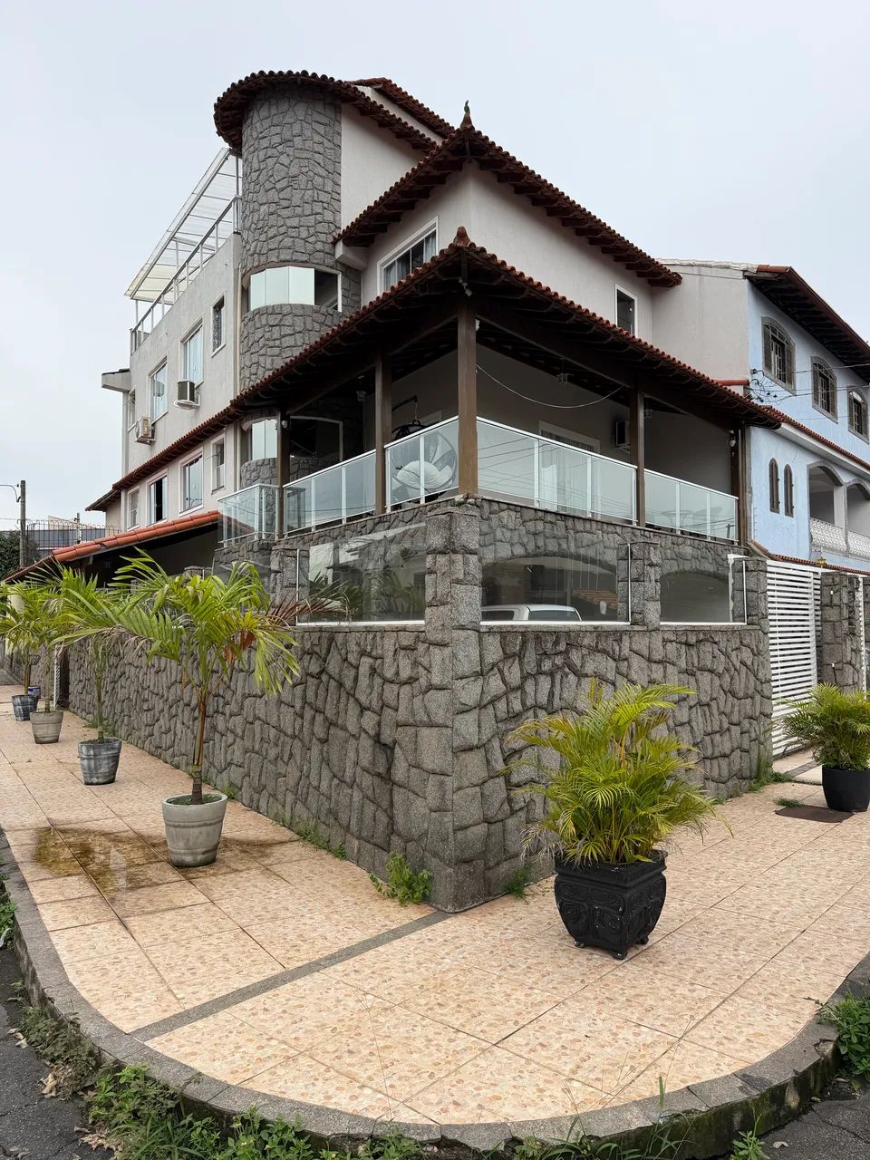 VENDO OU ALUGO CASA COM MOBILIA