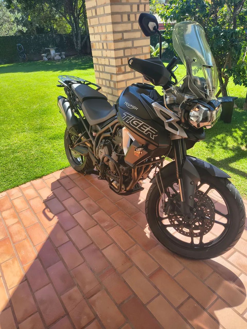 Triumph Tiger 800 XRX preta 2018 com 9830 km - Foto 4