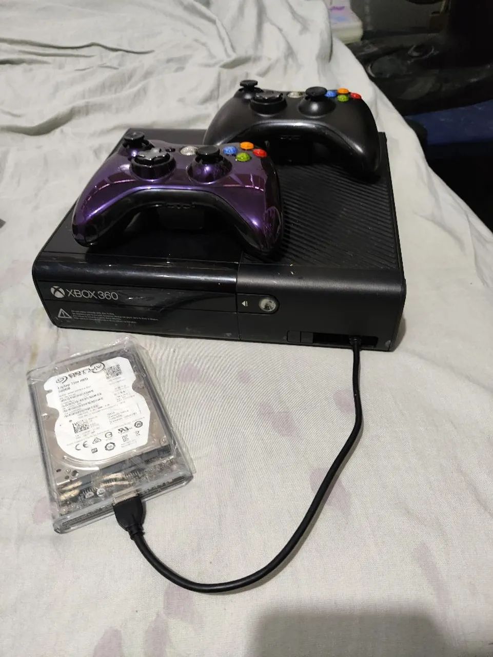 Xbox 360 com Desbloqueio + 2 Controles