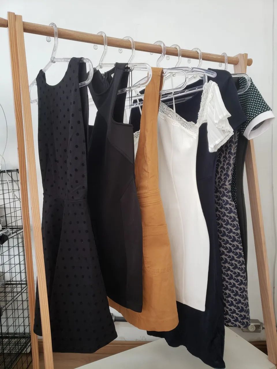 Lote de roupa fem importadas 230 pç sem uso