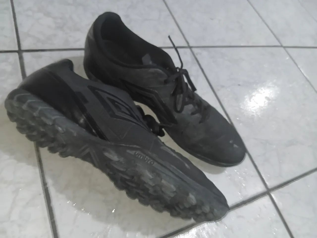 Chuteira umbro society TAM. 45, Poquissima marca de uso!!! - Foto 3