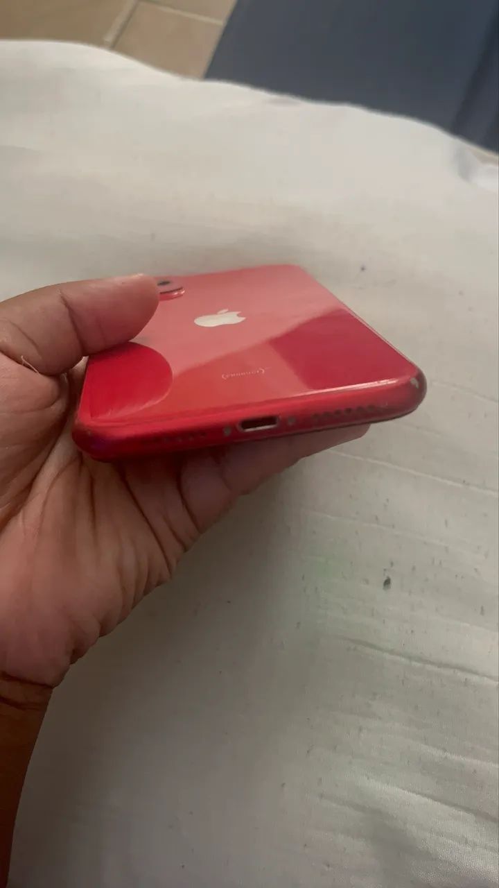 ?iPhone 11 (Product Red), 64GB.