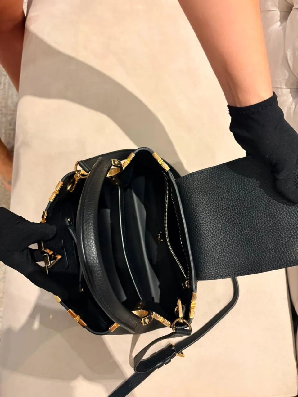 Bolsa Louis Vuitton - A Capucines mm - Foto 3