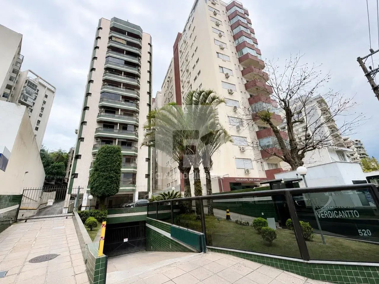 Apartamento de 3 dormitórios próximo à Beira Mar - Foto 2