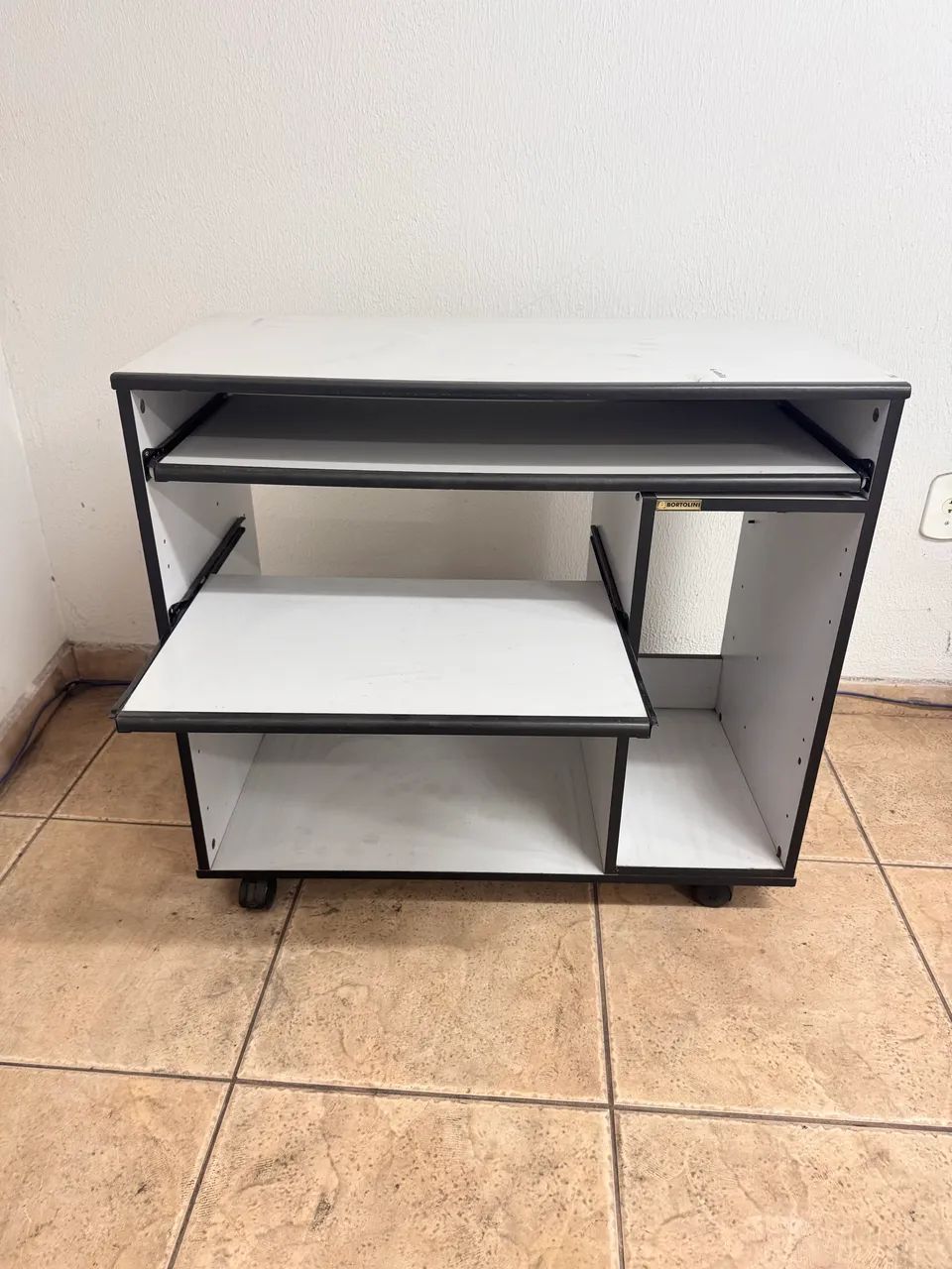 Mesa para Computador - Escrivaninha (Cinza com preto) - Foto 3