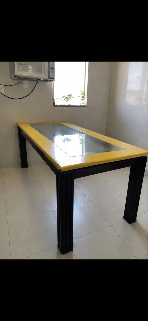 Mesa de jantar com tampo de vidro (usada)
