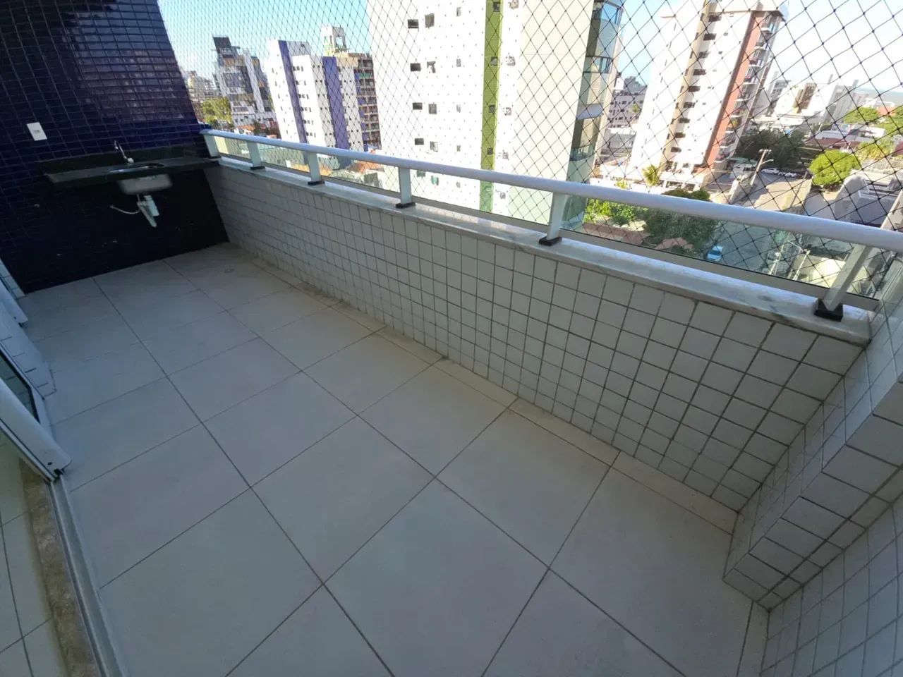Viva com conforto, sofisticação e uma vista definitiva para o mar!