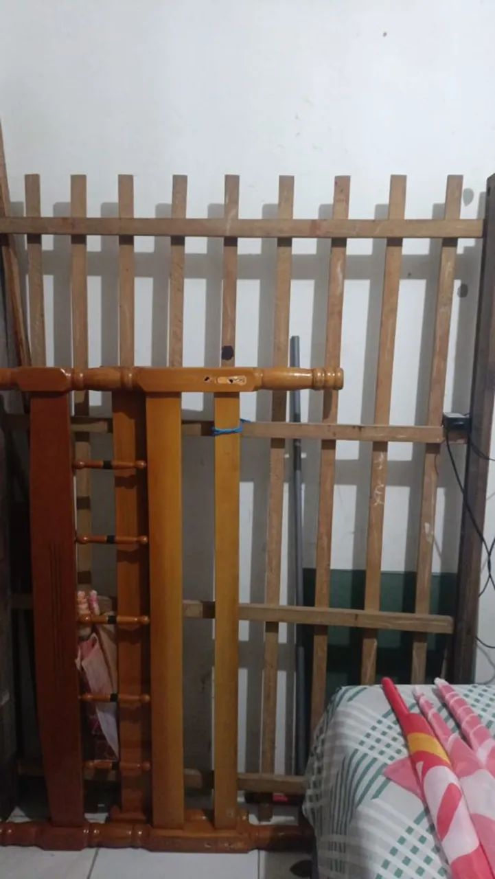 Cama de madeira casal