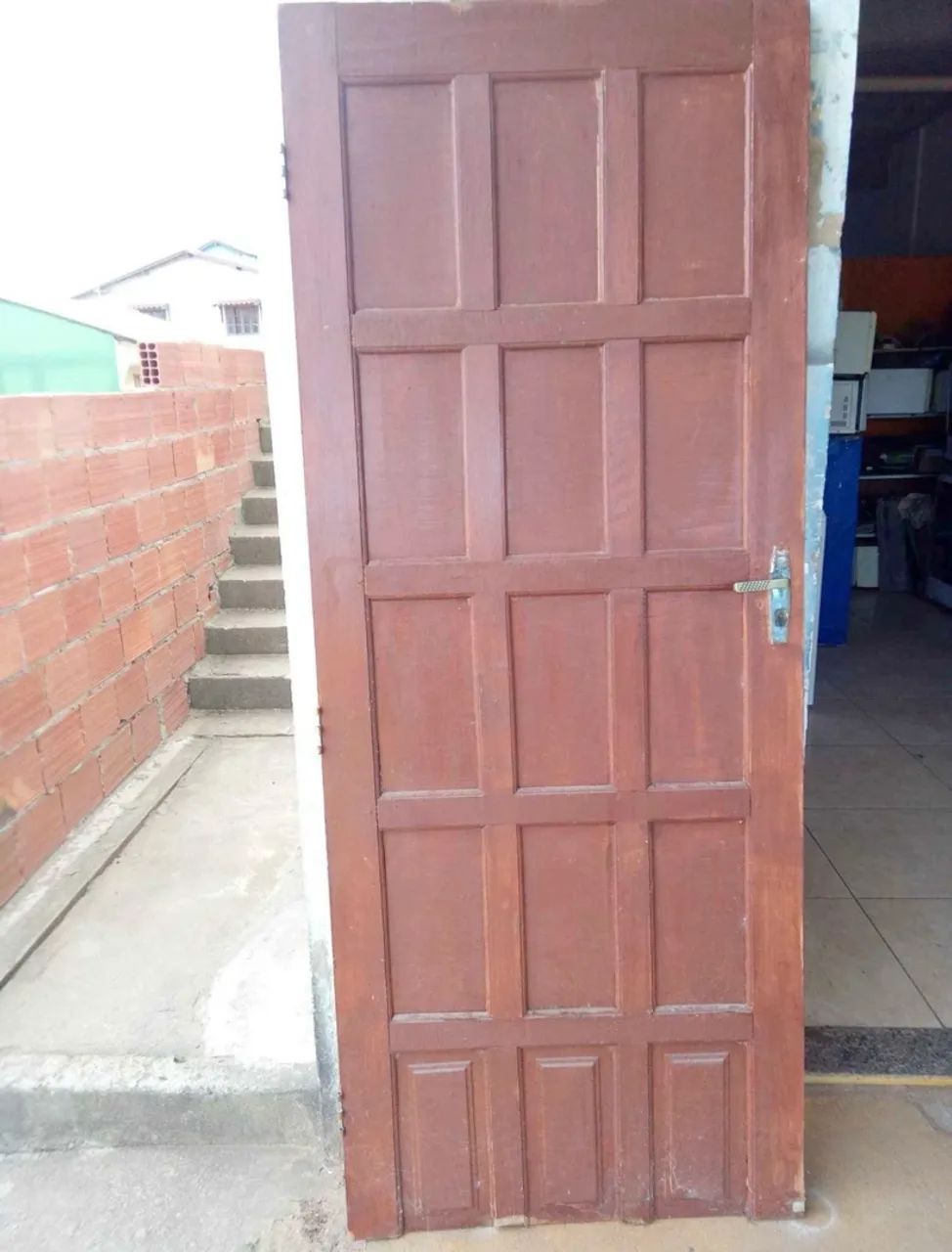 Porta com dobradiças 