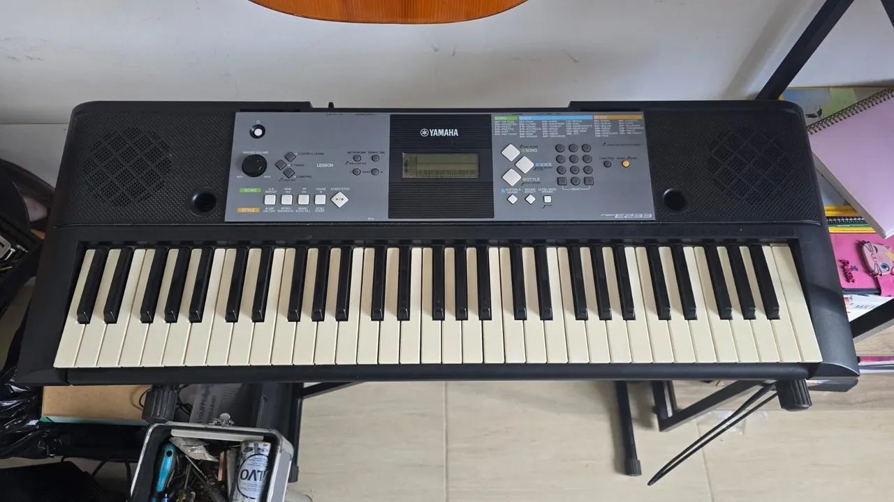 Teclado Yamaha PSR e233